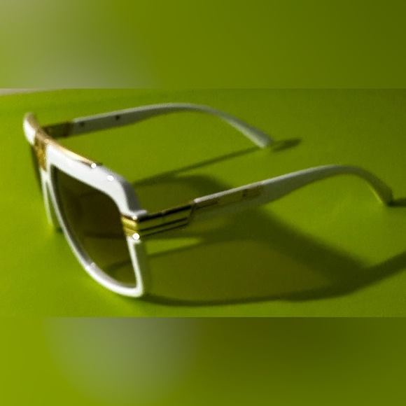 Unisex Sunglasses White & Gold Frame Brown Tinted Lens Unisex Eyewear - Picture 1 of 5